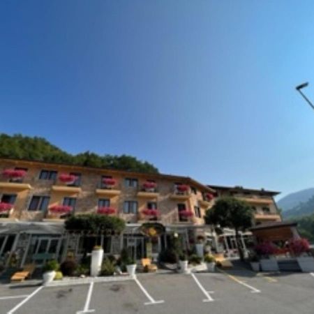 Hotel Iscla Edolo Bagian luar foto