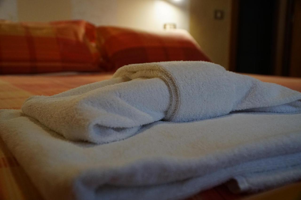 Hotel Iscla Edolo Bagian luar foto
