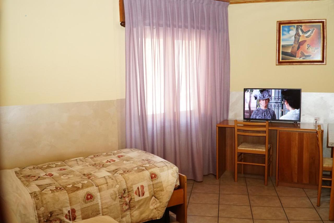 Hotel Iscla Edolo Bagian luar foto