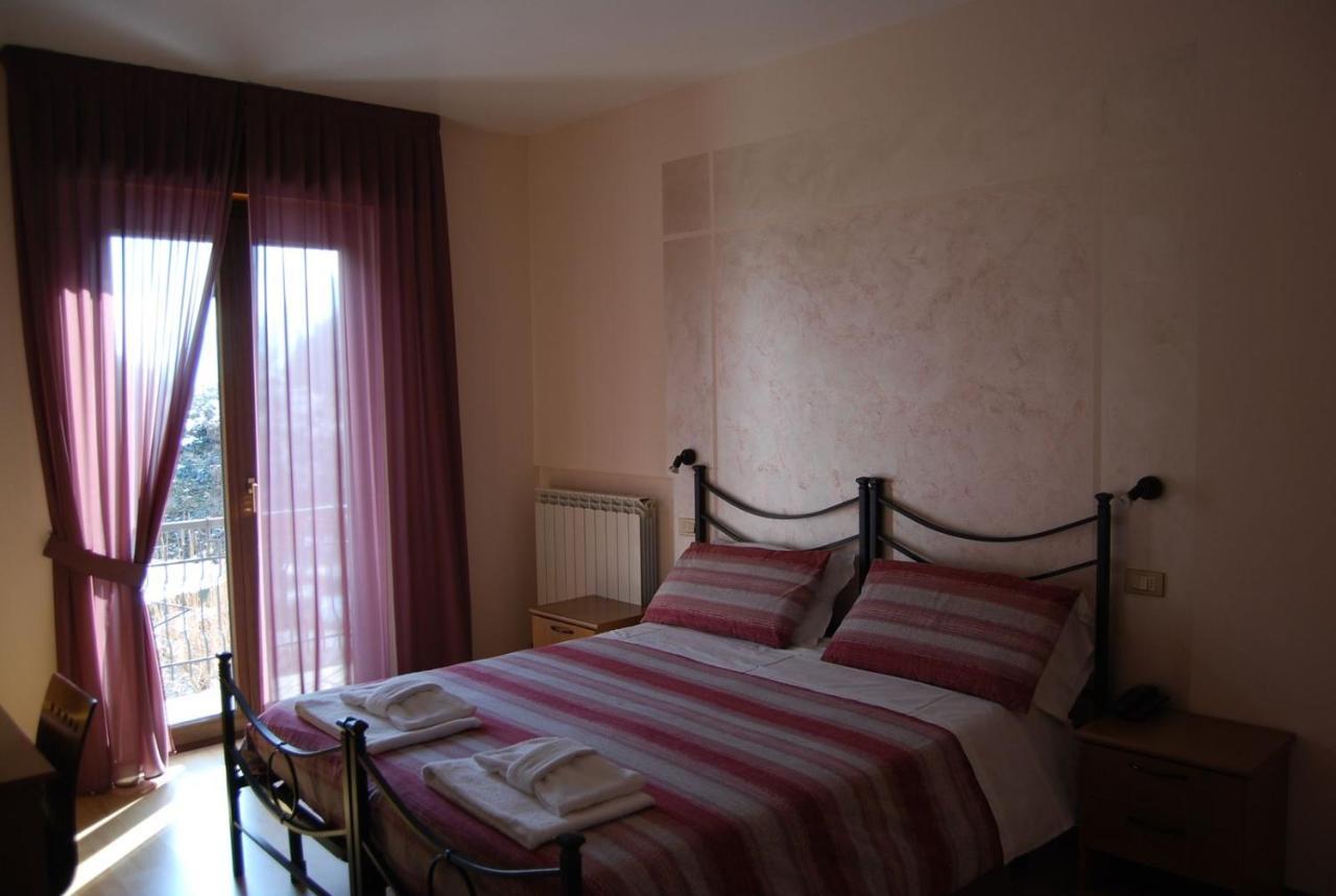 Hotel Iscla Edolo Bagian luar foto