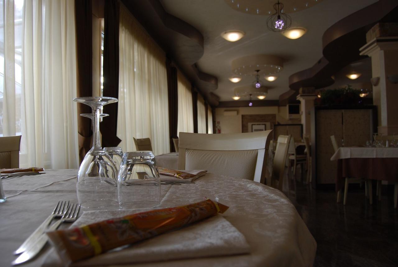 Hotel Iscla Edolo Bagian luar foto