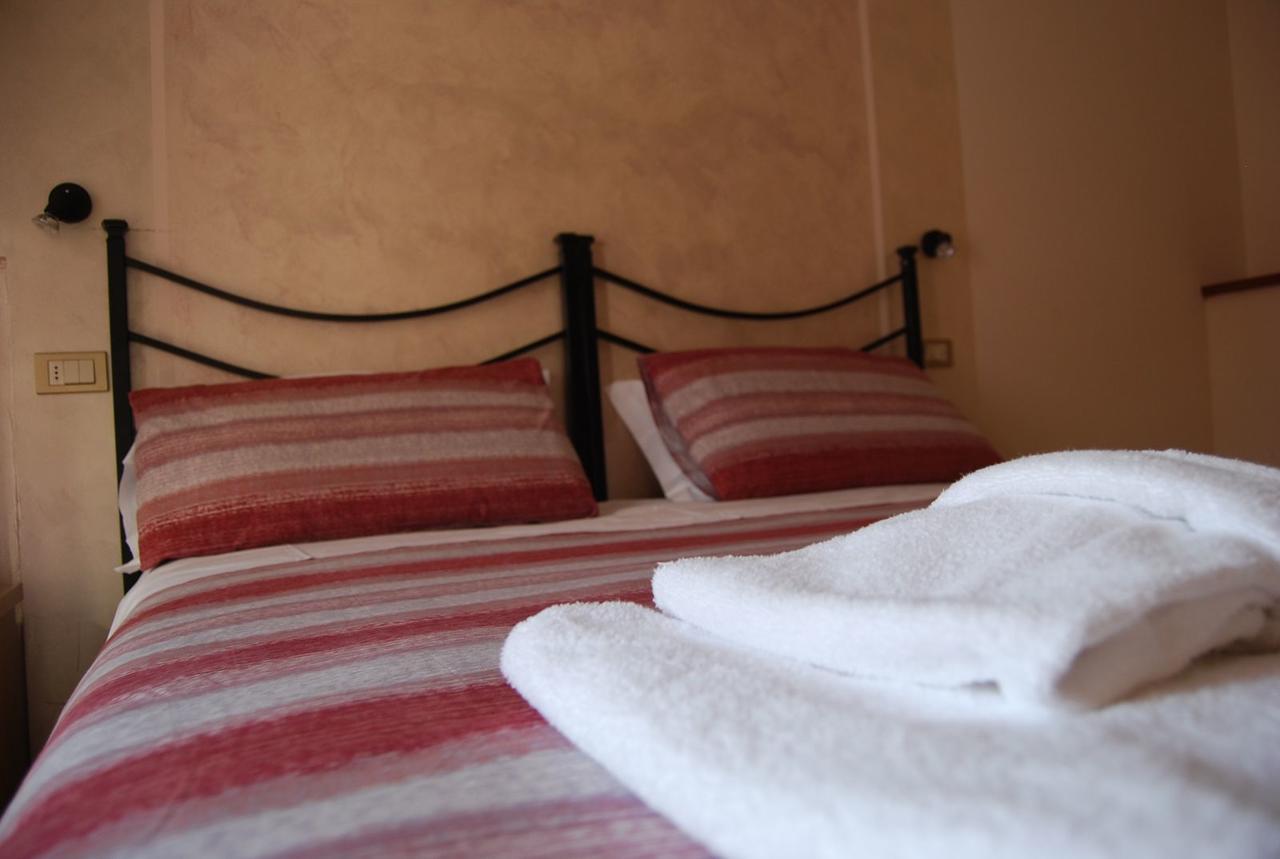 Hotel Iscla Edolo Bagian luar foto