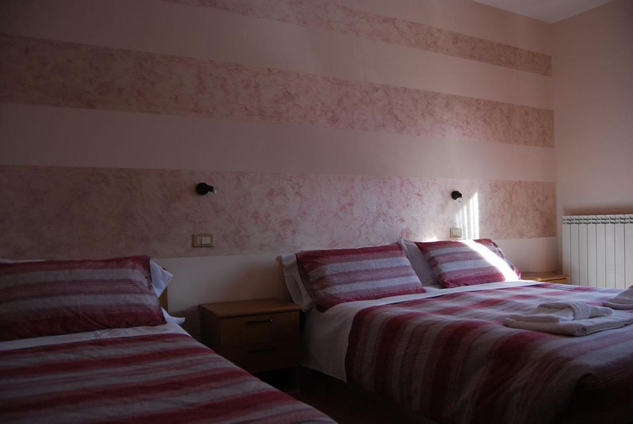 Hotel Iscla Edolo Bagian luar foto