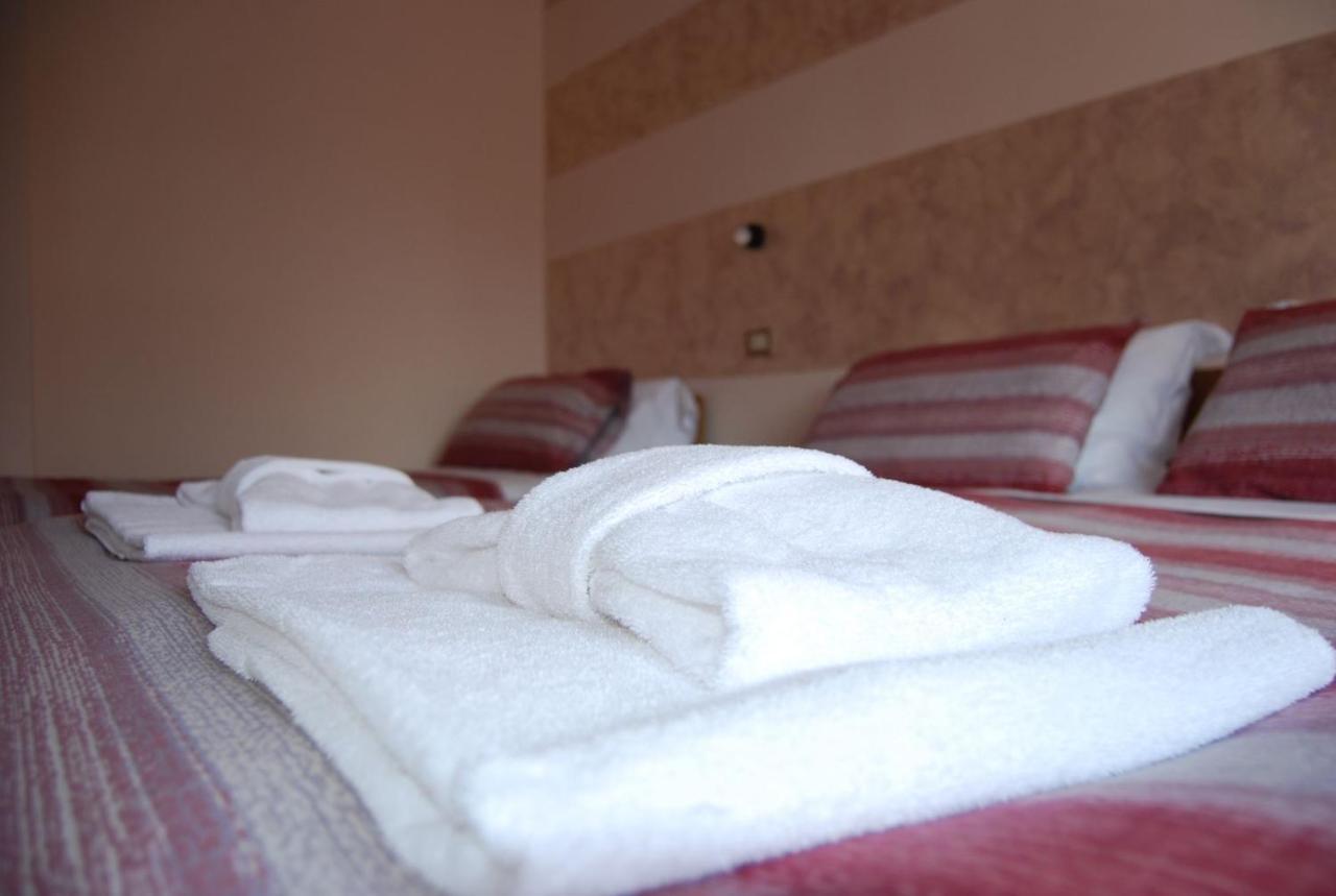 Hotel Iscla Edolo Bagian luar foto